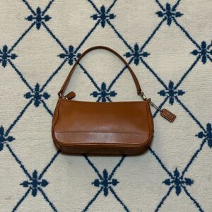 Vintage Y2K 2002 7785 Coach Hampton Demi Baguette Leather Shoulder Bag - Camel